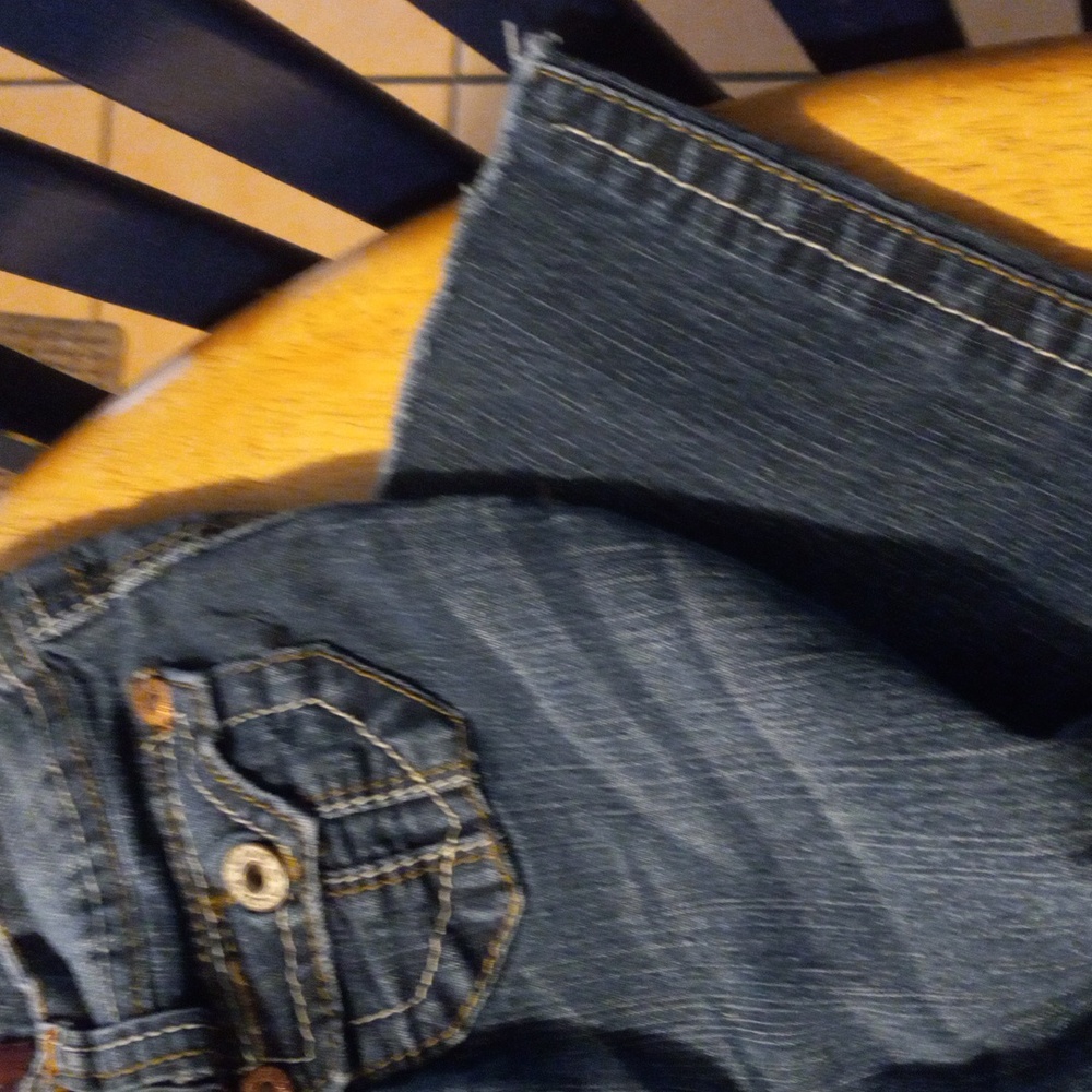 Jeans raw hem super cute - Picture 2 of 7